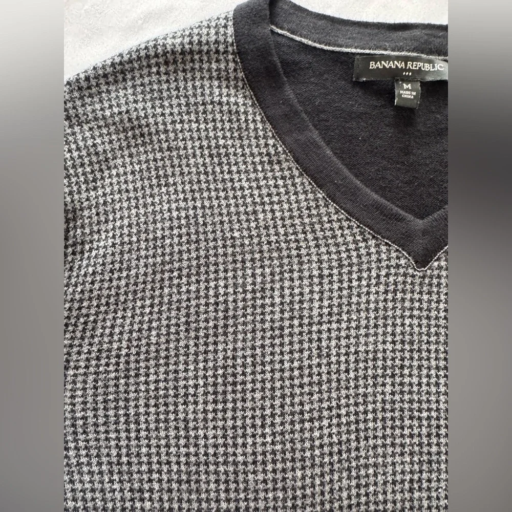 Banana Republic Men’s Black Gray Houndstooth V Neck Silk Wool Sweater Size M